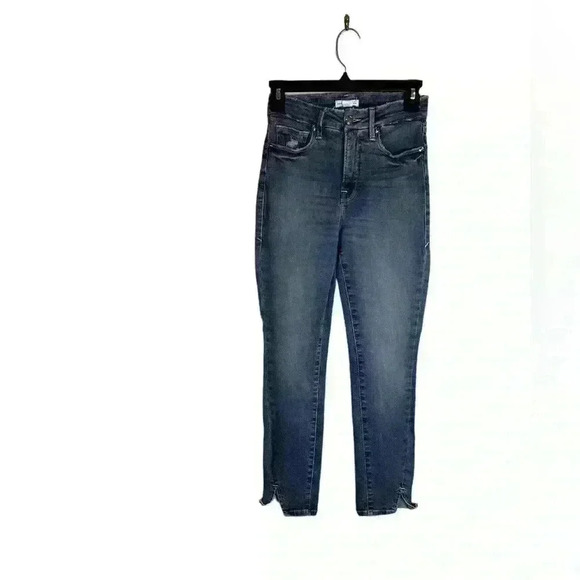 Good American Good Legs Cropped Side Slit Jeans in Blue667 0/25 - Picture 2 of 9
